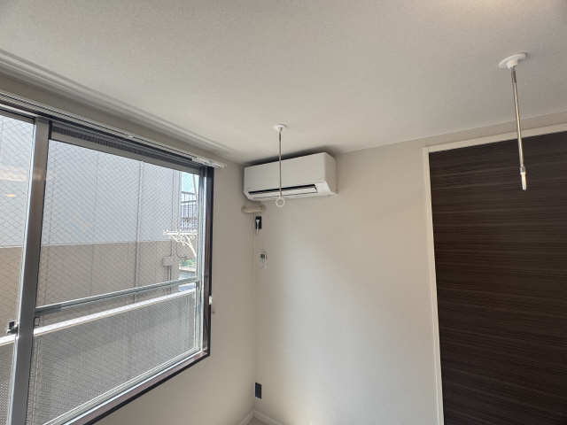 洋室エアコン　室内物干し